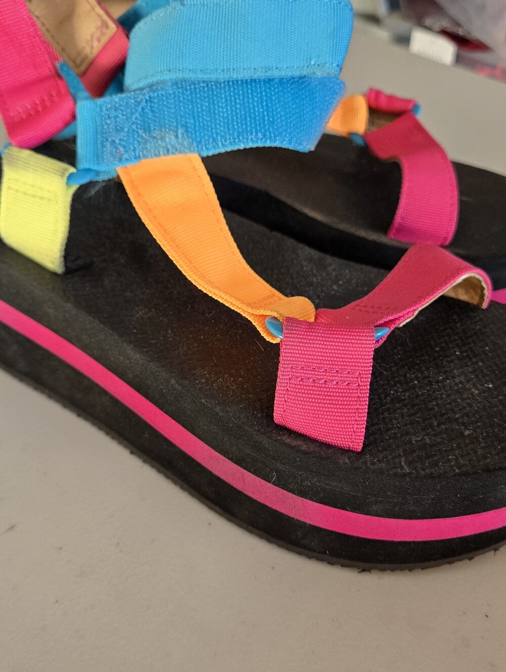 Size 9 - Four (4) Pairs Slides/Sandals CROCS - Picture 5 of 5